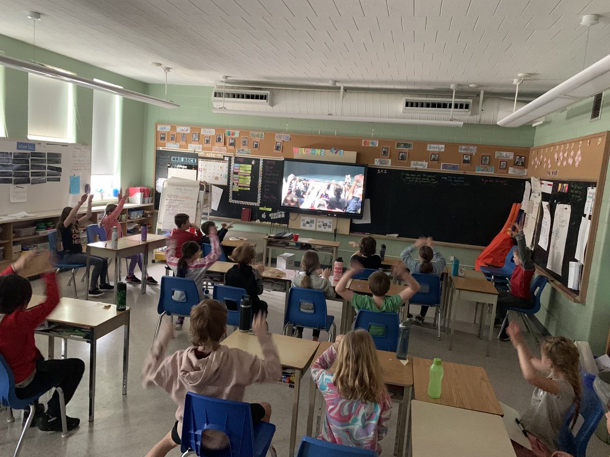 MrsBeckETPS4_5's tweet photo. The 4/5 class at Elma PS in Atwood enjoying the #youdance livestream by the @nationalballet https://t.co/V3dYw9kRaS