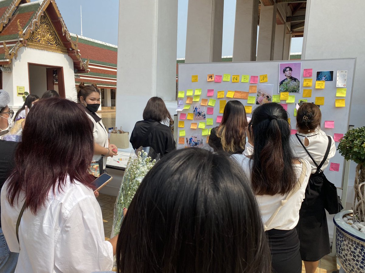 paweena_auau's tweet photo. 🇹🇭 พระจะเริ่มสวดตอน10.00น.
บินอ่า โรฮ่าไทยมารวมกันที่วัดแล้ว
เพื่อมาร่วมใจกันส่งน้องในวันนี้ นายจะอยู่ในใจพวกเราตลอดไป💜😭

💜아로하를 만나 가수로서 사랑해준 문빈에게 감사하다.🐱

#문빈_가수해줘서_고마워
#MOONBIN #문빈 @offclASTRO https://t.co/QxDobSGvBu