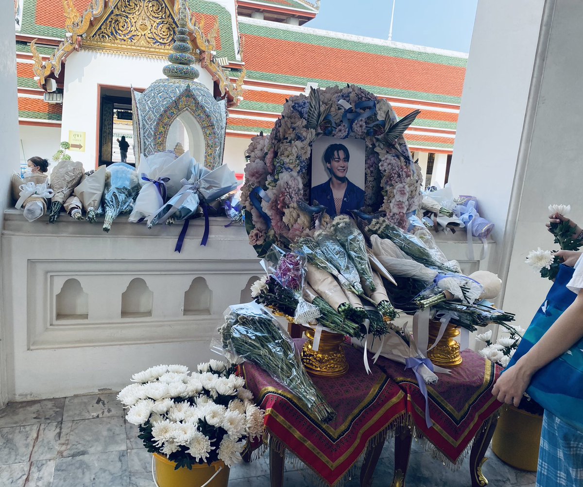 paweena_auau's tweet photo. 🇹🇭 พระจะเริ่มสวดตอน10.00น.
บินอ่า โรฮ่าไทยมารวมกันที่วัดแล้ว
เพื่อมาร่วมใจกันส่งน้องในวันนี้ นายจะอยู่ในใจพวกเราตลอดไป💜😭

💜아로하를 만나 가수로서 사랑해준 문빈에게 감사하다.🐱

#문빈_가수해줘서_고마워
#MOONBIN #문빈 @offclASTRO https://t.co/QxDobSGvBu