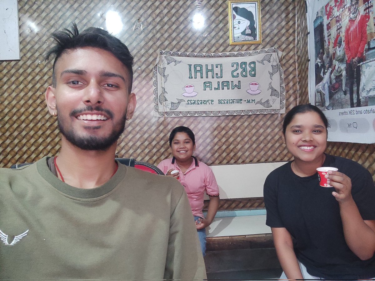 UtsvMusic's tweet photo. एक पटक खाएको खाएै 
Bbschaiwala को चाय ❤️😍😇🥰
#bbschaiwala #customersphotoshoot #happyconsumer  ❤️😇🙏
.
.
.
B.B.S-ChaiWala 
Near by Majdur pustak &amp; Vivhan hotel🥰
📱:- 981-7618238/9745621622 https://t.co/b9myxpxUfI