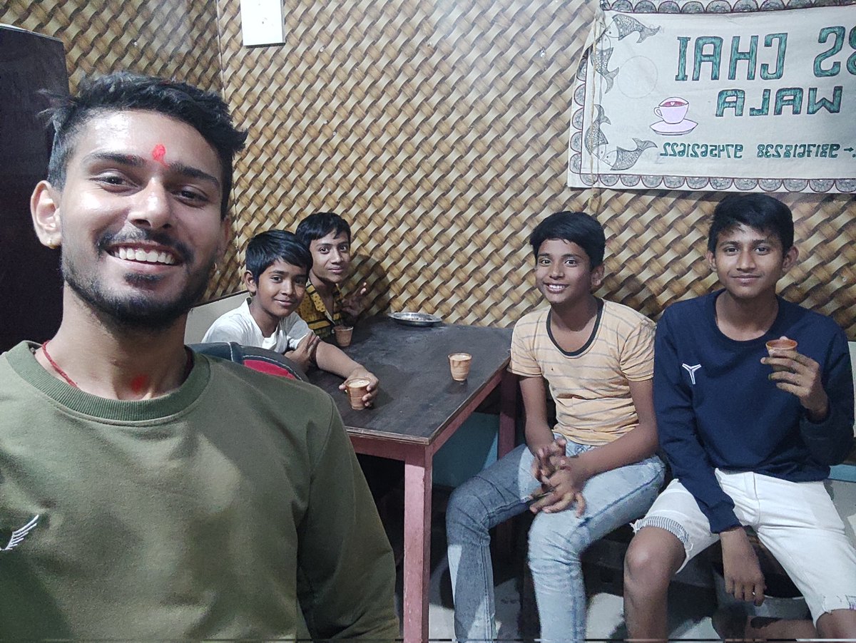 UtsvMusic's tweet photo. एक पटक खाएको खाएै 
Bbschaiwala को चाय ❤️😍😇🥰
#bbschaiwala #customersphotoshoot #happyconsumer  ❤️😇🙏
.
.
.
B.B.S-ChaiWala 
Near by Majdur pustak &amp; Vivhan hotel🥰
📱:- 981-7618238/9745621622 https://t.co/88g7ds4sFa