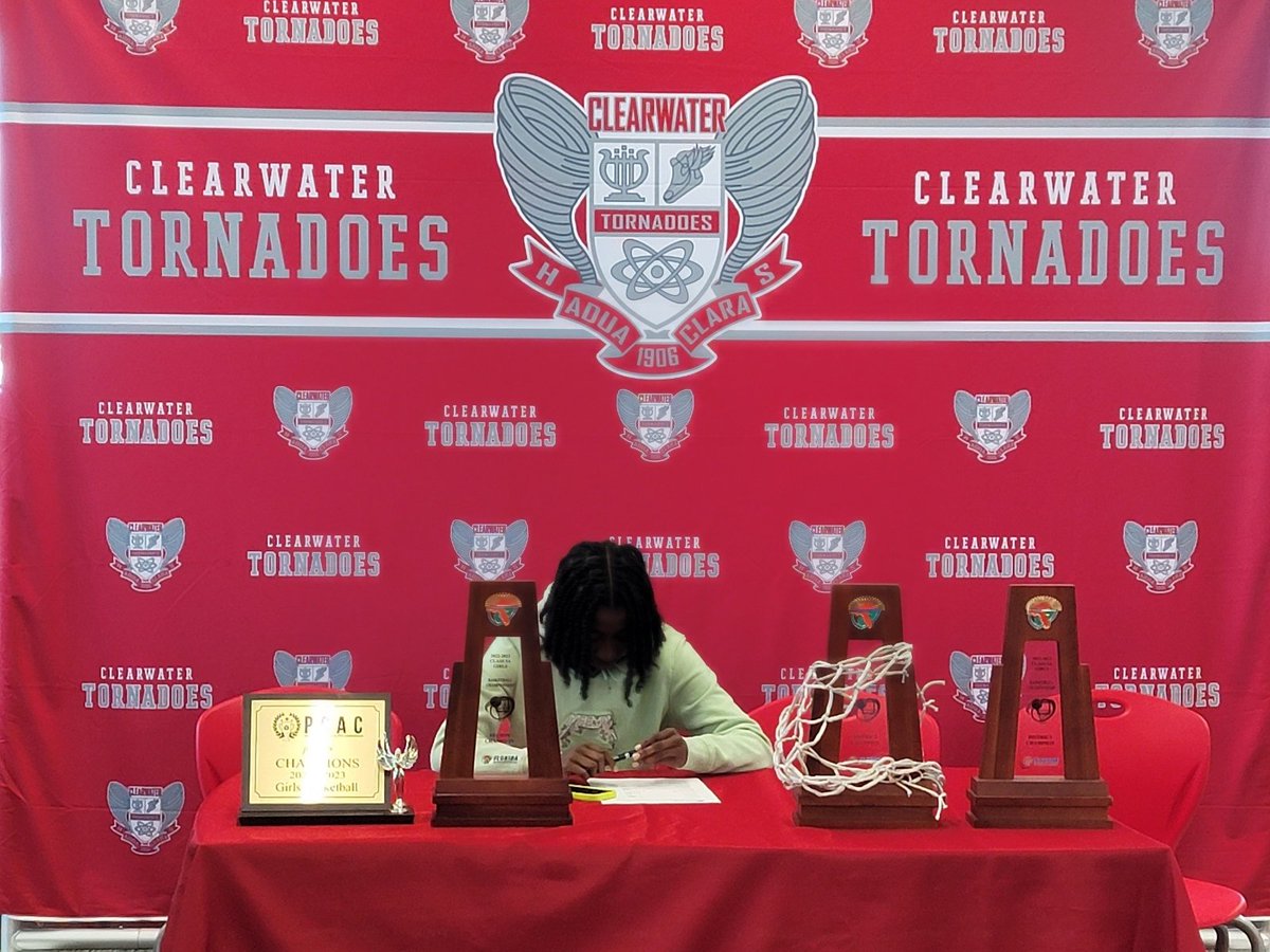 Congratulations <a href="/GeriyaG/">Geriya Grady</a> on your signing day! Welcome to the Lady Titans Family!