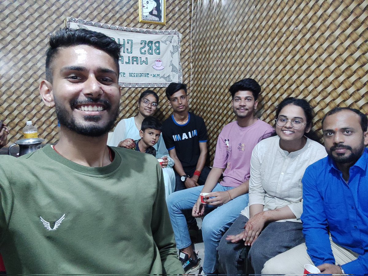 UtsvMusic's tweet photo. एक पटक खाएको खाएै 
Bbschaiwala को चाय ❤️😍😇🥰
#bbschaiwala #customersphotoshoot #happyconsumer  ❤️😇🙏
.
.
.
B.B.S-ChaiWala 
Near by Majdur pustak &amp; Vivhan hotel🥰
📱:- 981-7618238/9745621622 https://t.co/pwlXG9M5jD