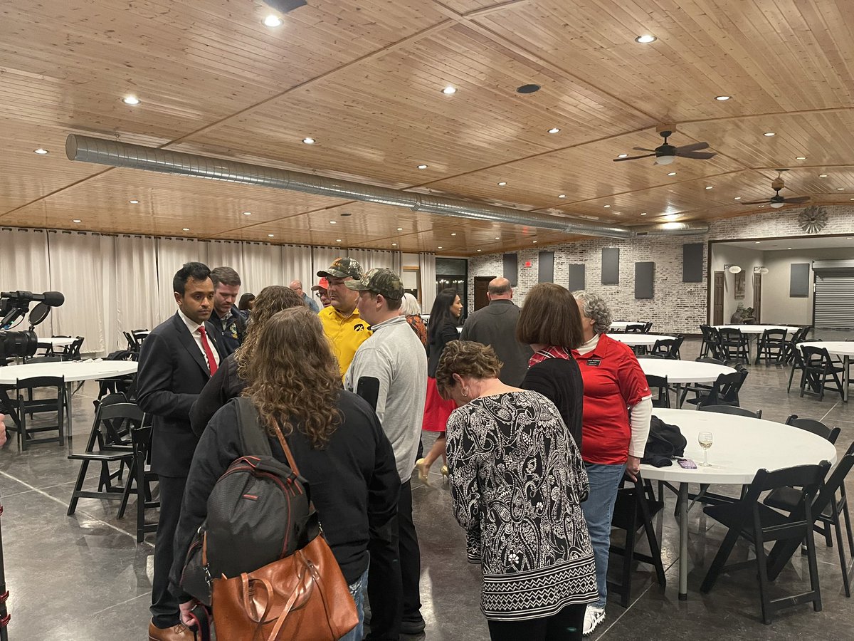 Benjamin Yoho on Twitter "Friday night in Maquoketa, Iowa. 4 hours in