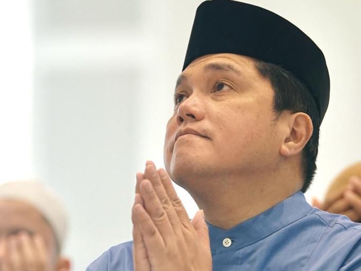 erickthohir's tweet photo. Taqabalallahu Minna Wa Minkum, sampai jumpa lagi bulan Ramadan. Selamat datang Hari Kemenangan. 

Dengan segenap kerendahan hati, mohon maaf lahir dan batin 🙏🏼 https://t.co/VQ1kRu08h7