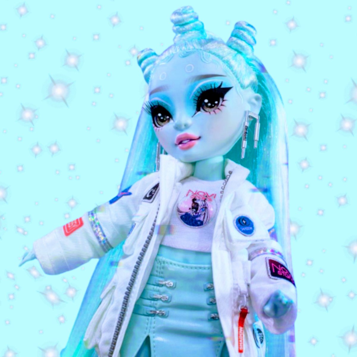 Random_Human333's tweet photo. 🤍💚🖤Zooey Electra Edits🖤💚🤍
#RainbowHigh #ShadowHigh #ShadowHighDolls #ShadowHighSeries2 #ZooeyElectra #LetYourTrueColorsShine #edit https://t.co/TsAZVEru7t