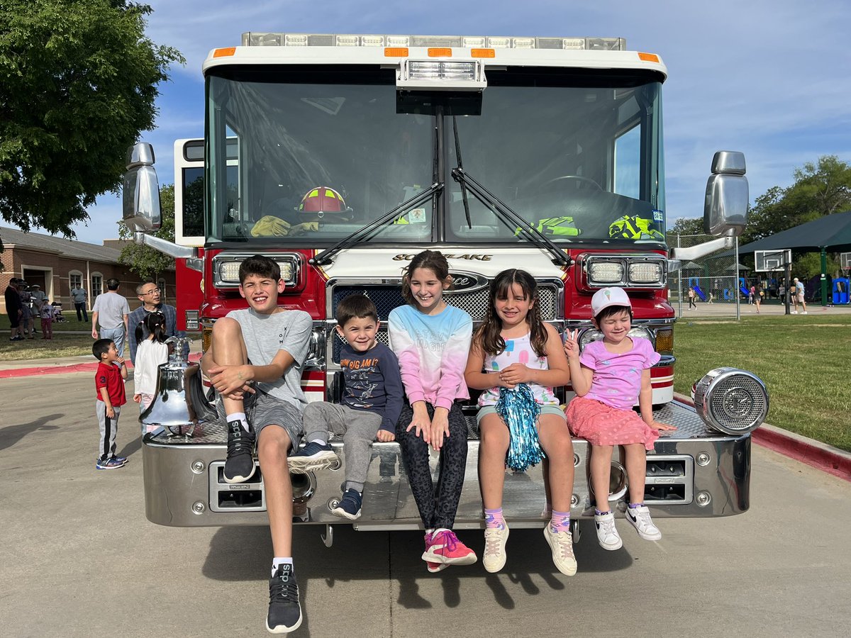 Pizza picnic at the park☀️Happy Earth Day!!🌎 <a href="/Jack_D_Johnson/">Jack D. Johnson</a>