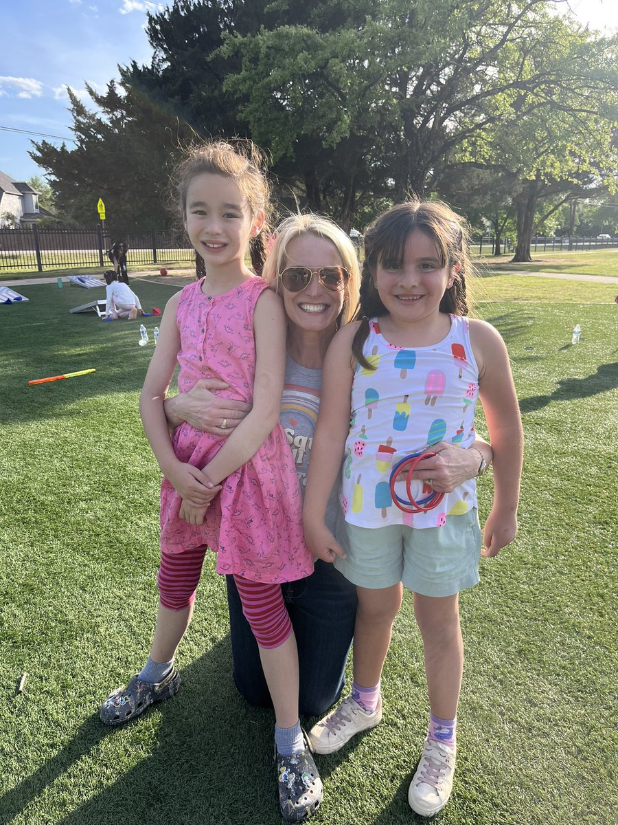 SherryTeach4Fun's tweet photo. Pizza picnic at the park☀️Happy Earth Day!!🌎 @Jack_D_Johnson https://t.co/VSgwRV1SHI