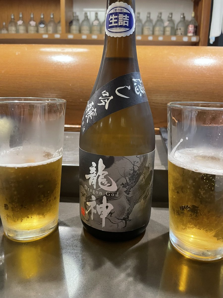 LakeShowScoop's tweet photo. Cheers! #FridayVibes #BeenALongweek ๐ถ๐ฃ https://t.co/Zlc0cs0Omv