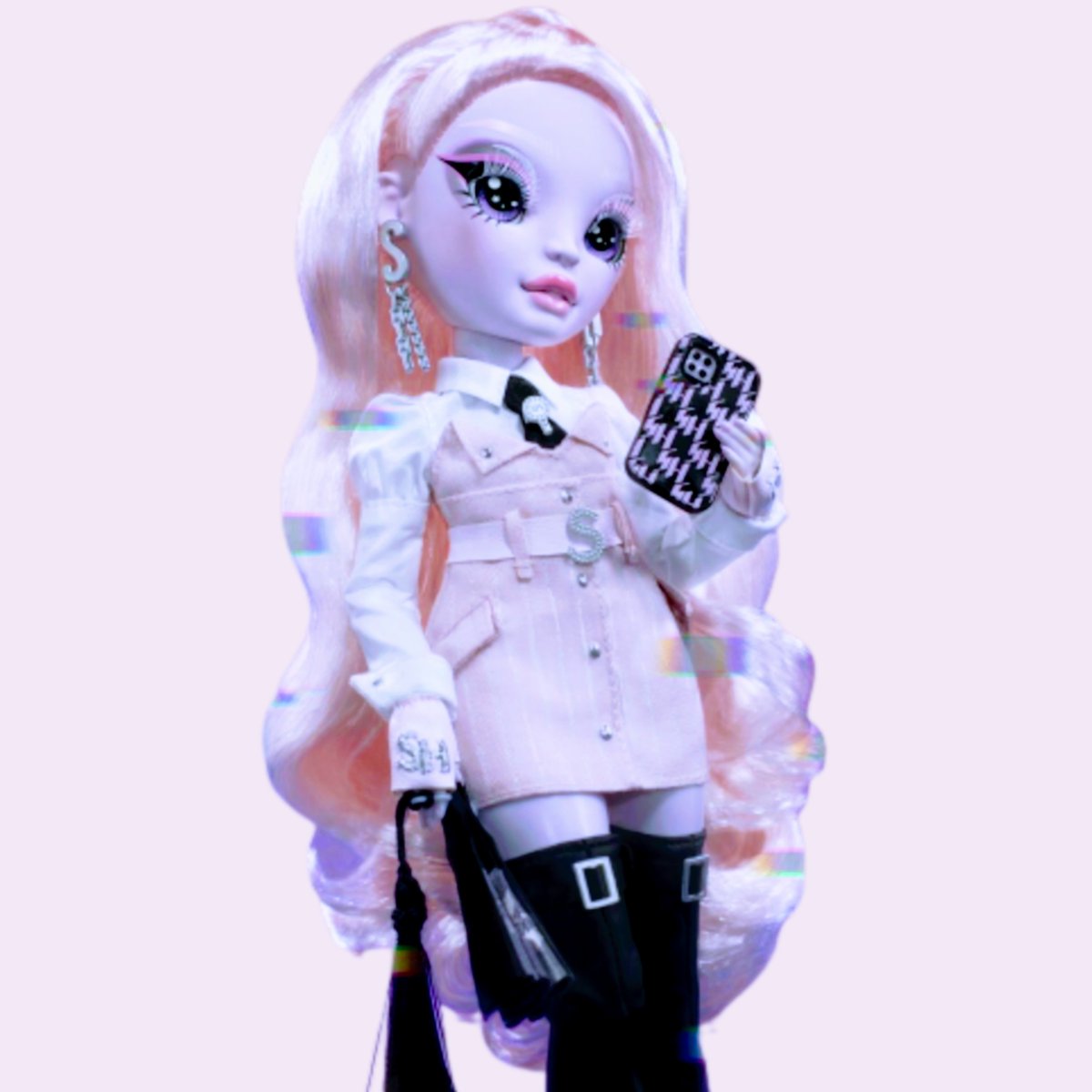 Random_Human333's tweet photo. 🖤💗🤍Karla Choupette Edits🤍💗🖤
#RainbowHigh #ShadowHigh #ShadowHighDolls #ShadowHighSeries2 #KarlaChoupette #LetYourTrueColorsShine #edit https://t.co/btEC2MFNTp