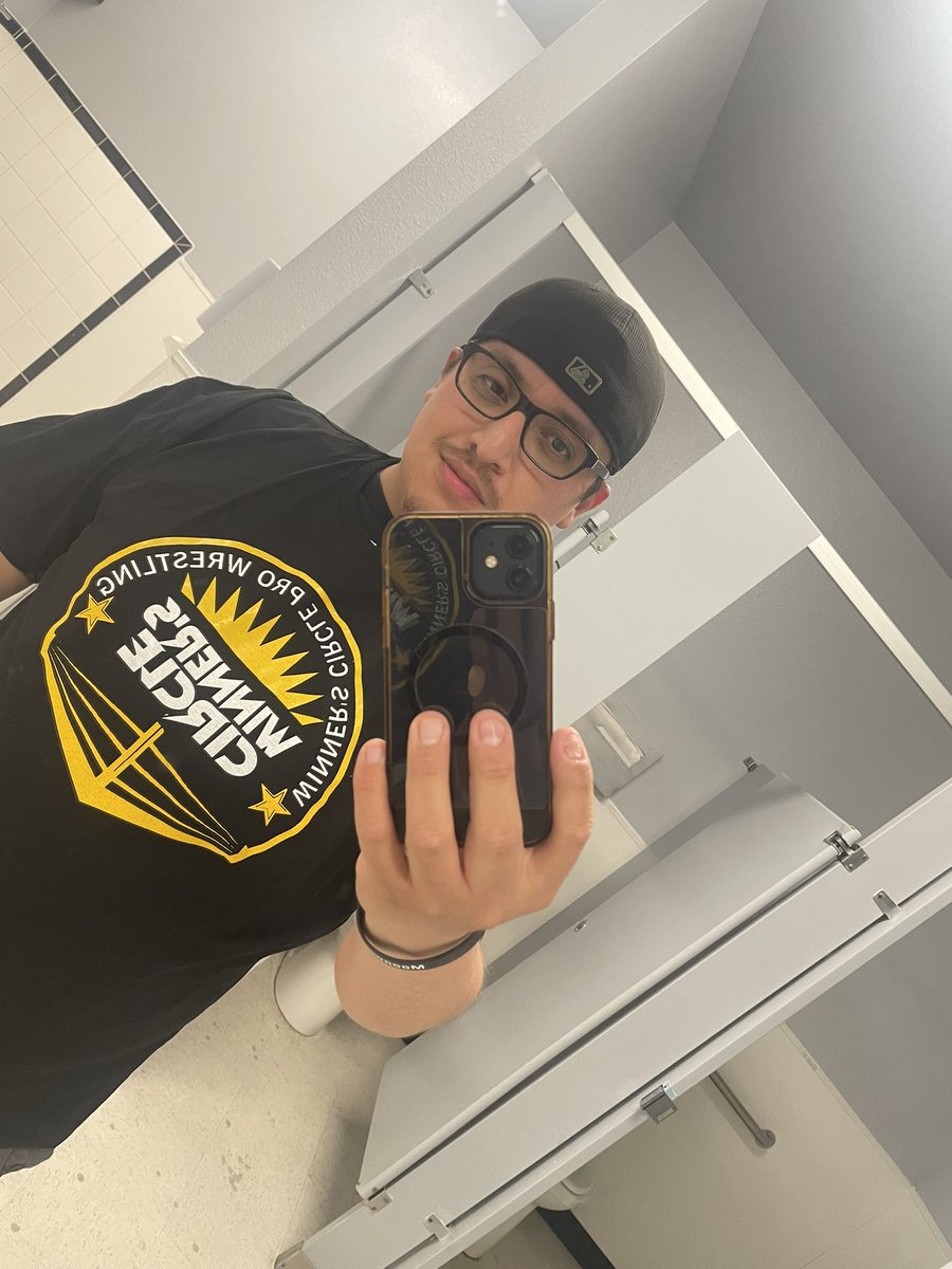 LouieLW10's tweet photo. Im Here!!! Winner’s Circle Pro Wrestling!!! LFG!!! 🔥 https://t.co/53pK8d5tq0