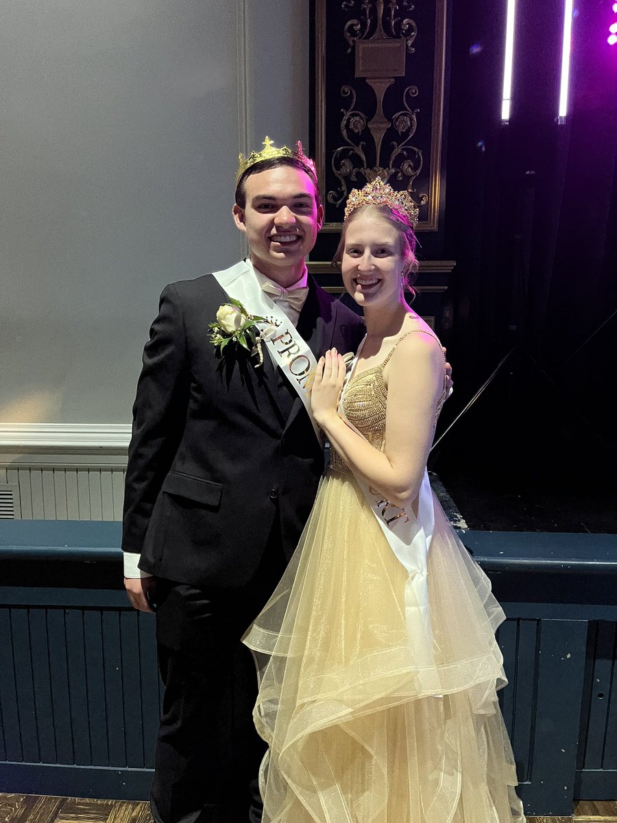 HoukHounds's tweet photo. How fun for Houk Hounds Austin &amp; Erin! 👑 https://t.co/F0EIDiI8vm