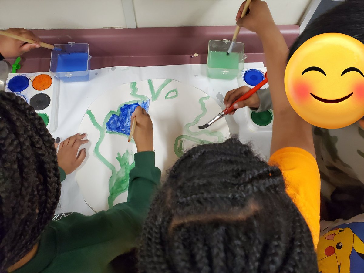 MsSelvin's tweet photo. An insightful time making many connections to the land, self, and others with virtual author @Leona_Prince1's book "Be a Good Ancestor". Ss pledged to be good living ancestors through their eco-friendly acts and painted our Mother Earth 🌎♻️ #EarthDay2023 @tdsb @tdsb_SMPS https://t.co/kYUuv91Hoc