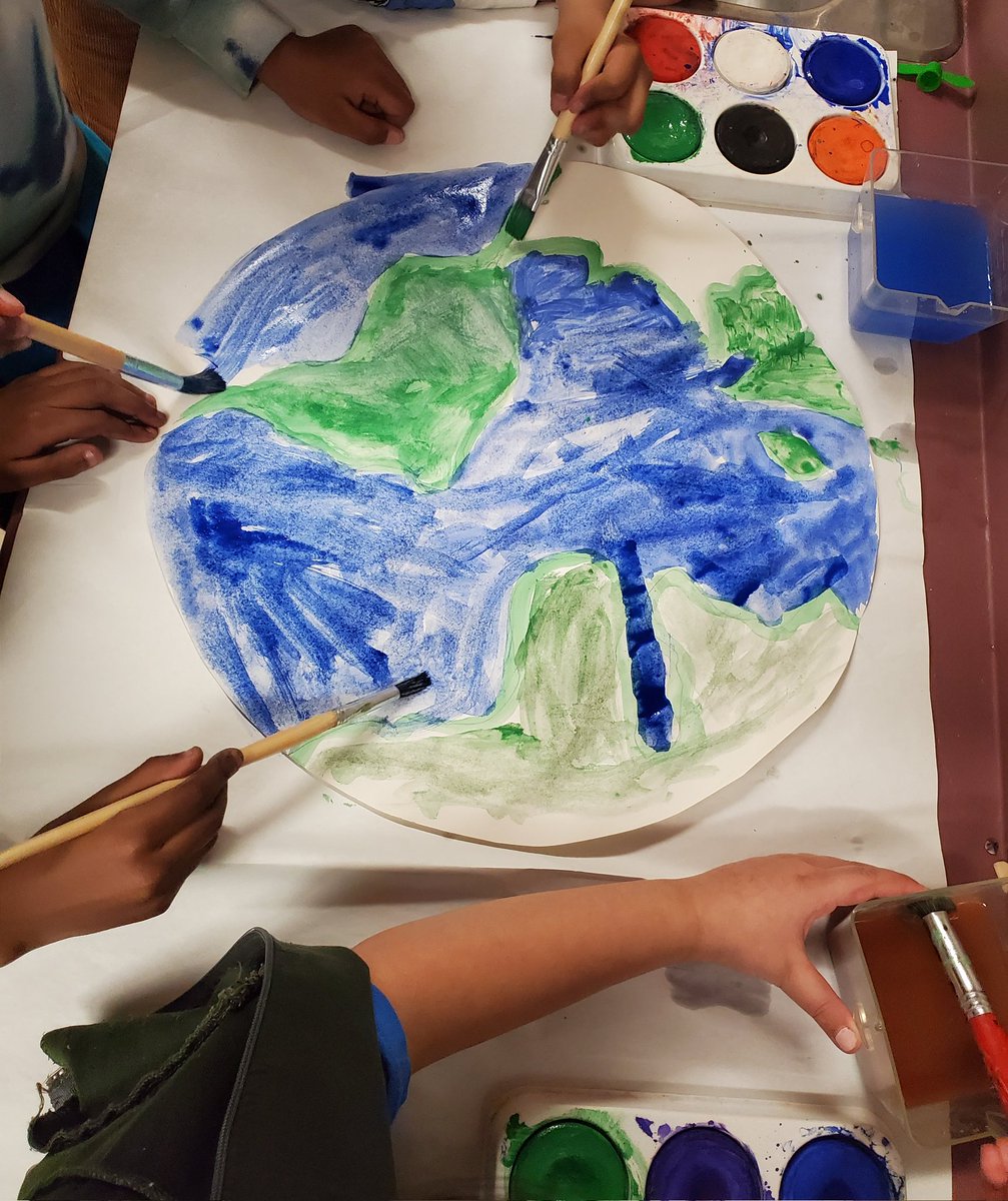 MsSelvin's tweet photo. An insightful time making many connections to the land, self, and others with virtual author @Leona_Prince1's book "Be a Good Ancestor". Ss pledged to be good living ancestors through their eco-friendly acts and painted our Mother Earth 🌎♻️ #EarthDay2023 @tdsb @tdsb_SMPS https://t.co/kYUuv91Hoc