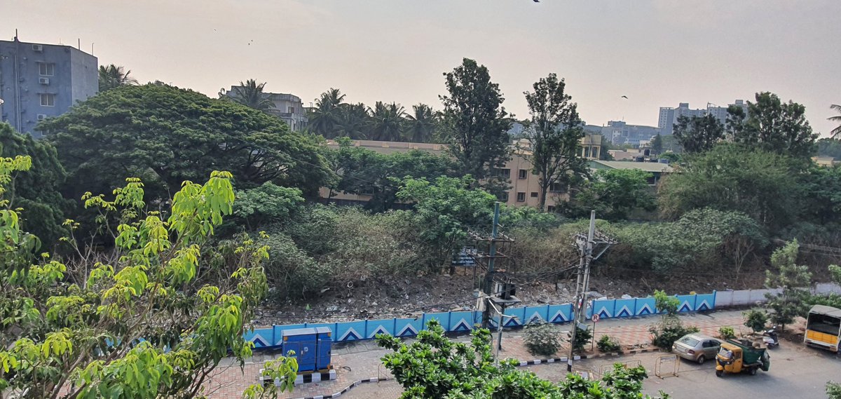 Girishkb's tweet photo. @BlrCityPolice @BBMPCOMM @TOIBengaluru @Tejasvi_Surya Plz have this police owned land cleaned up. Can some useful trees be grown there till u utilise the land https://t.co/yme9nvr5Bt