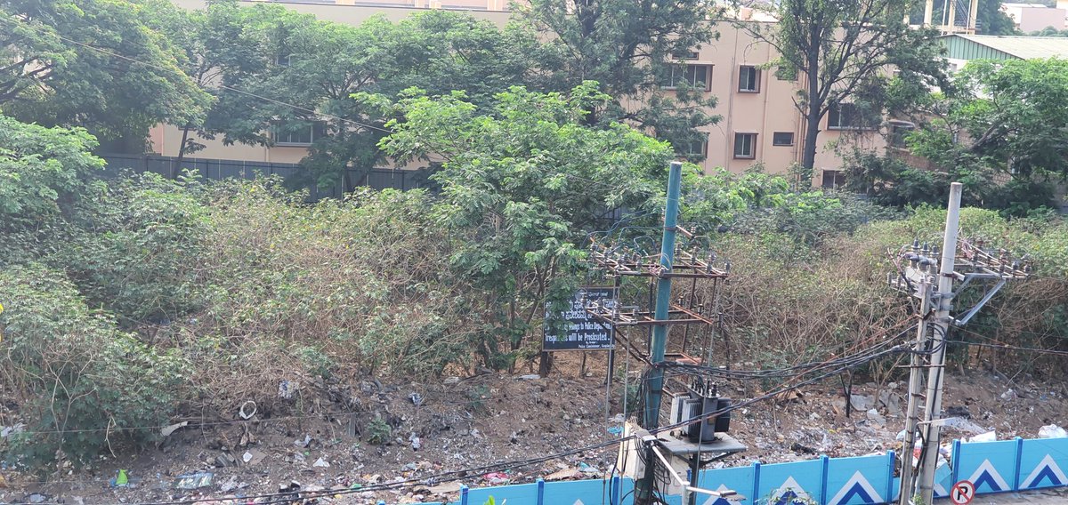Girishkb's tweet photo. @BlrCityPolice @BBMPCOMM @TOIBengaluru @Tejasvi_Surya Plz have this police owned land cleaned up. Can some useful trees be grown there till u utilise the land https://t.co/yme9nvr5Bt