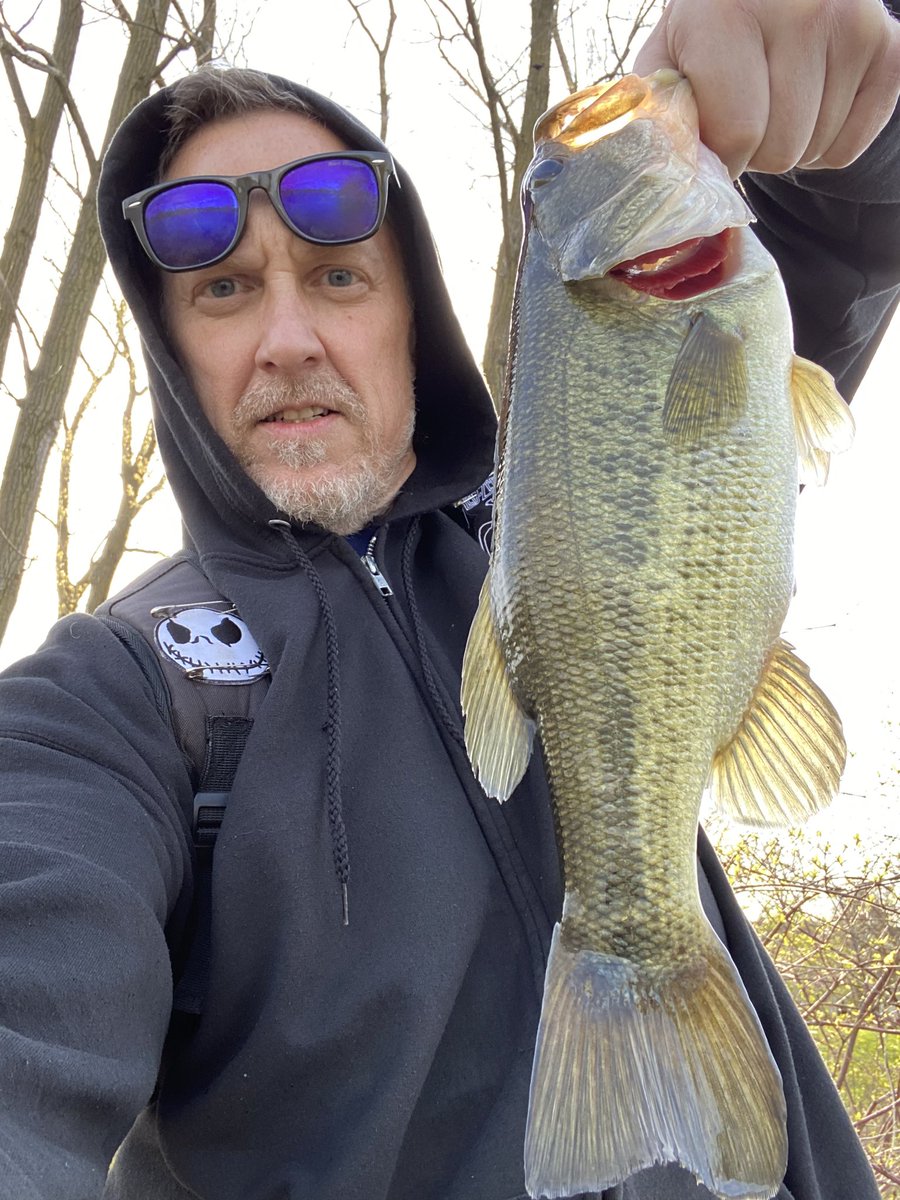 MatthewLitster's tweet photo. It’s finally Friday and I finally did not catch a dink 😅!!! Have a great weekend all!!! 
#pondhopping #catchandrelease #diawafishing #vectorhooks #yumbaits #lovewhatyoudo https://t.co/hQfpDbDttQ
