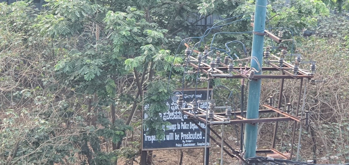 Girishkb's tweet photo. @Tejasvi_Surya @DCPSouthBCP @BlrCityPolice Location: Adjacent to Carmel Convent School, East end road, Jayanagar https://t.co/snZfq8wB0W