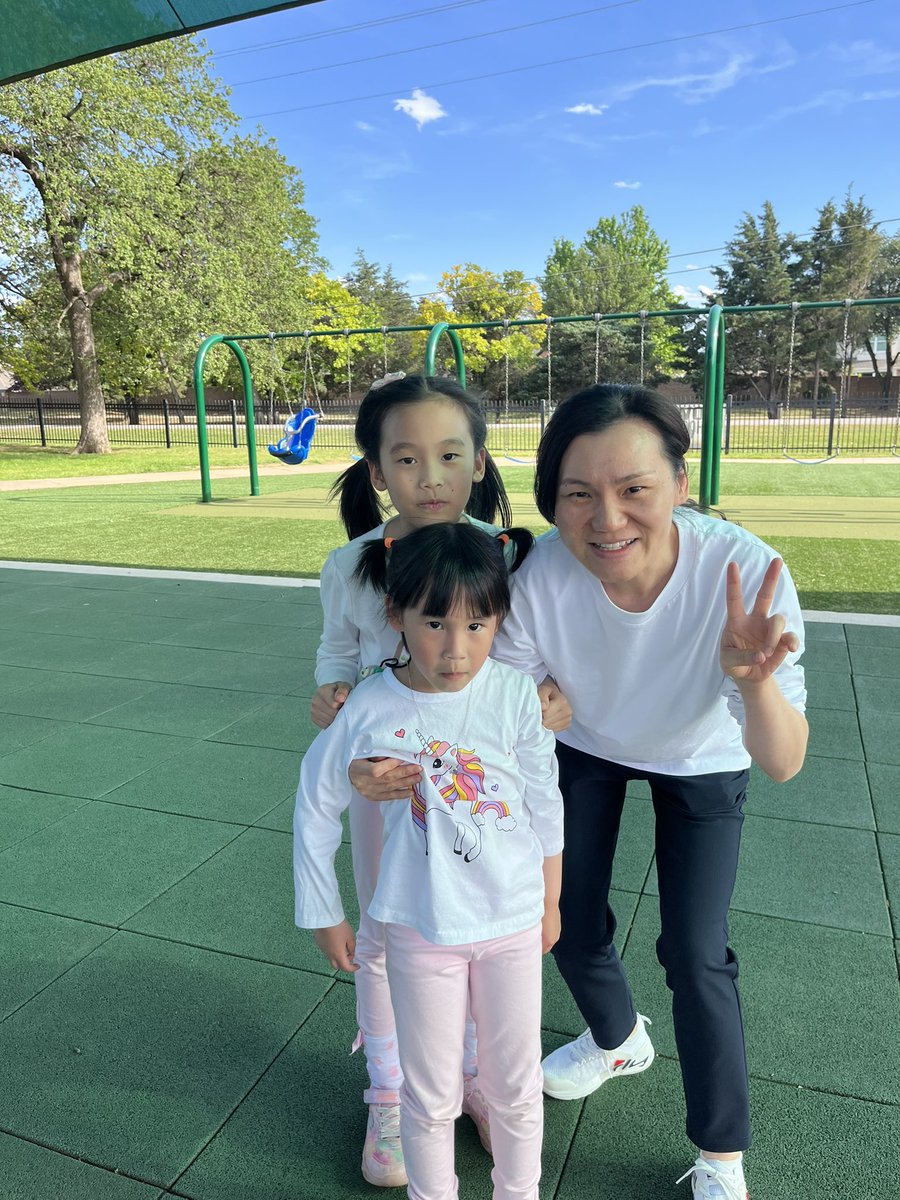 Happy Earth Day!💚🌎💚 Picnic pizza party at the park☀️ <a href="/WGESdragons/">Walnut Grove ES</a>