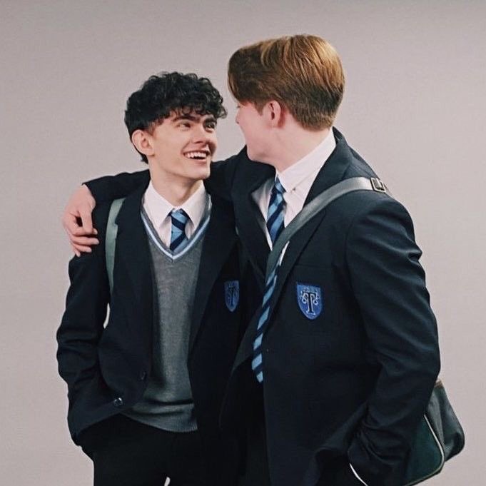 infojoelocke's tweet photo. Há 1 ano, a primeira temporada de “Heartstopper” chegava na Netflix.

A série rendeu alguns prêmios importantes para a carreira de Joe Locke, como: “Melhor Ator LGBT+” (g10 Awards) e “Melhor Debut Profissional" (WhatsOnStage Awards). https://t.co/Fc4YVbOgXc