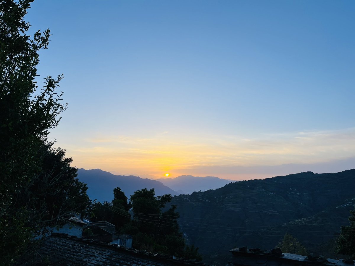 ranjeetmehta's tweet photo. Witnessed the most breathtaking sunrise today in Uttarakhand! So grateful for the serenity &amp;clean ecosystem that surrounds us. Let's work together to preserve &amp;protect our planet, for the sake of posterity  #NatureLove #CleanEcosystem #UttarakhandBeauty @pushkardhami https://t.co/0XKwK5JEU6