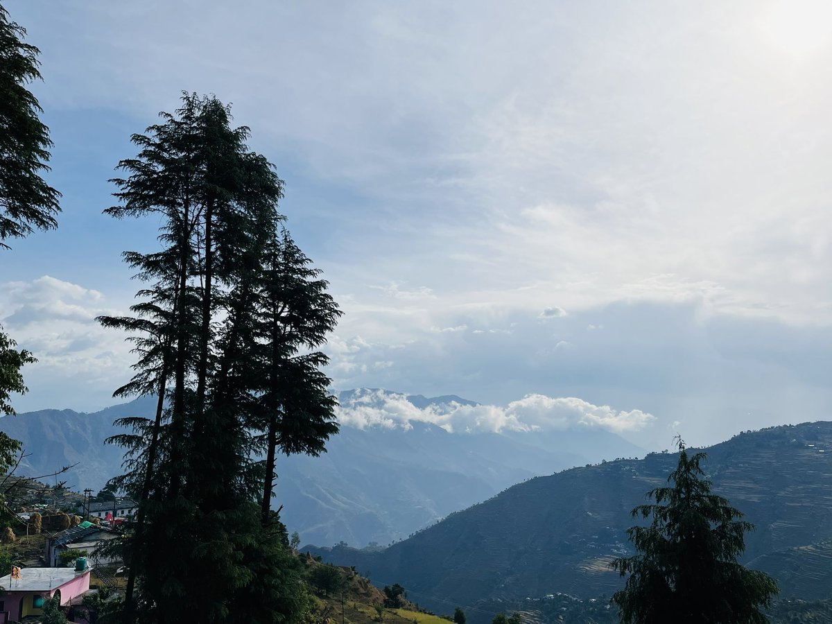 ranjeetmehta's tweet photo. Witnessed the most breathtaking sunrise today in Uttarakhand! So grateful for the serenity &amp;clean ecosystem that surrounds us. Let's work together to preserve &amp;protect our planet, for the sake of posterity  #NatureLove #CleanEcosystem #UttarakhandBeauty @pushkardhami https://t.co/0XKwK5JEU6