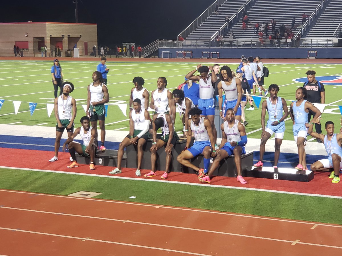 Depage_tx's tweet photo. 4x400M....PR!!!! 3rd Place.  Push through once again!!!  ☝🏾🙏🏾🥉 https://t.co/y3NzHfscVY