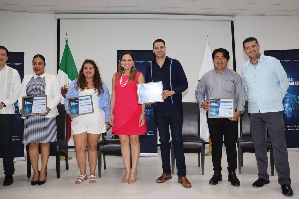 Con la Mtra. Lucia Ariana Miranda Gómez, comisionada del <a href="/ITAIPBC/">ITAIPBC</a> la Lic. Rosa Segovia Linares, comisionada de <a href="/Cotaipec/">Cotaipec</a> y el Dr. Arístides Rodrigo Guerrero García, comisionado presidente del <a href="/InfoCdMex/">INFO CDMX</a> presentes en las #SemanasUniversitariasPorLaTransparencia2023 
<a href="/IDAIPQRoo/">IDAIP QROO</a>