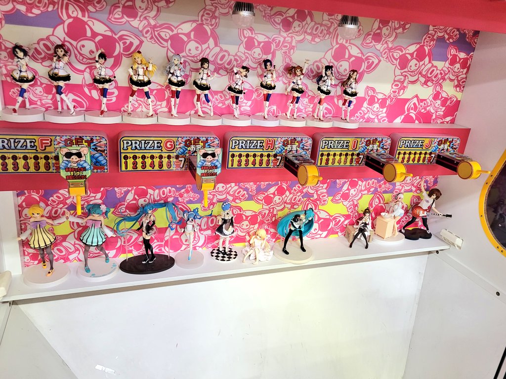ACT_Gotenba's tweet photo. セーラちゃんにちょっと無理を言ってプライズ機内にあったフィギュアと、ボードゲームコーナーの棚となっていた機械もまぼろし博覧会に寄贈しました。
ただのプライズフィギュアですが撤去作業中にふと見た時、時代の流れを感じた為お願いしました。
今後、きっとどこかに展示されると思います☆ミ https://t.co/w7AKqS0tmU