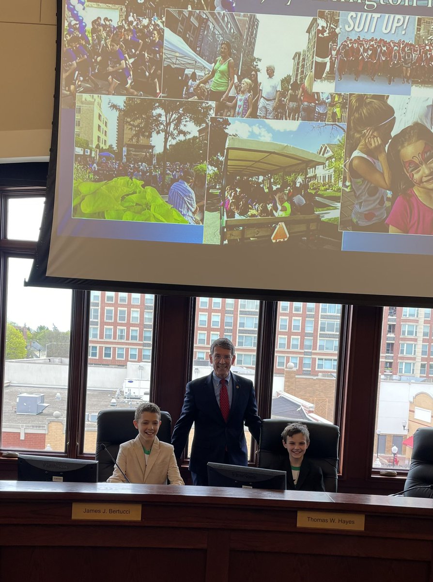 CounselorHess's tweet photo. Fun day helping chaperone World of Work for @GreenbrierGator and @ahsd25 .  Will learned from Mayor Hayes about his role serving @ArlingtonHtsGov https://t.co/7mXJiNVwsb