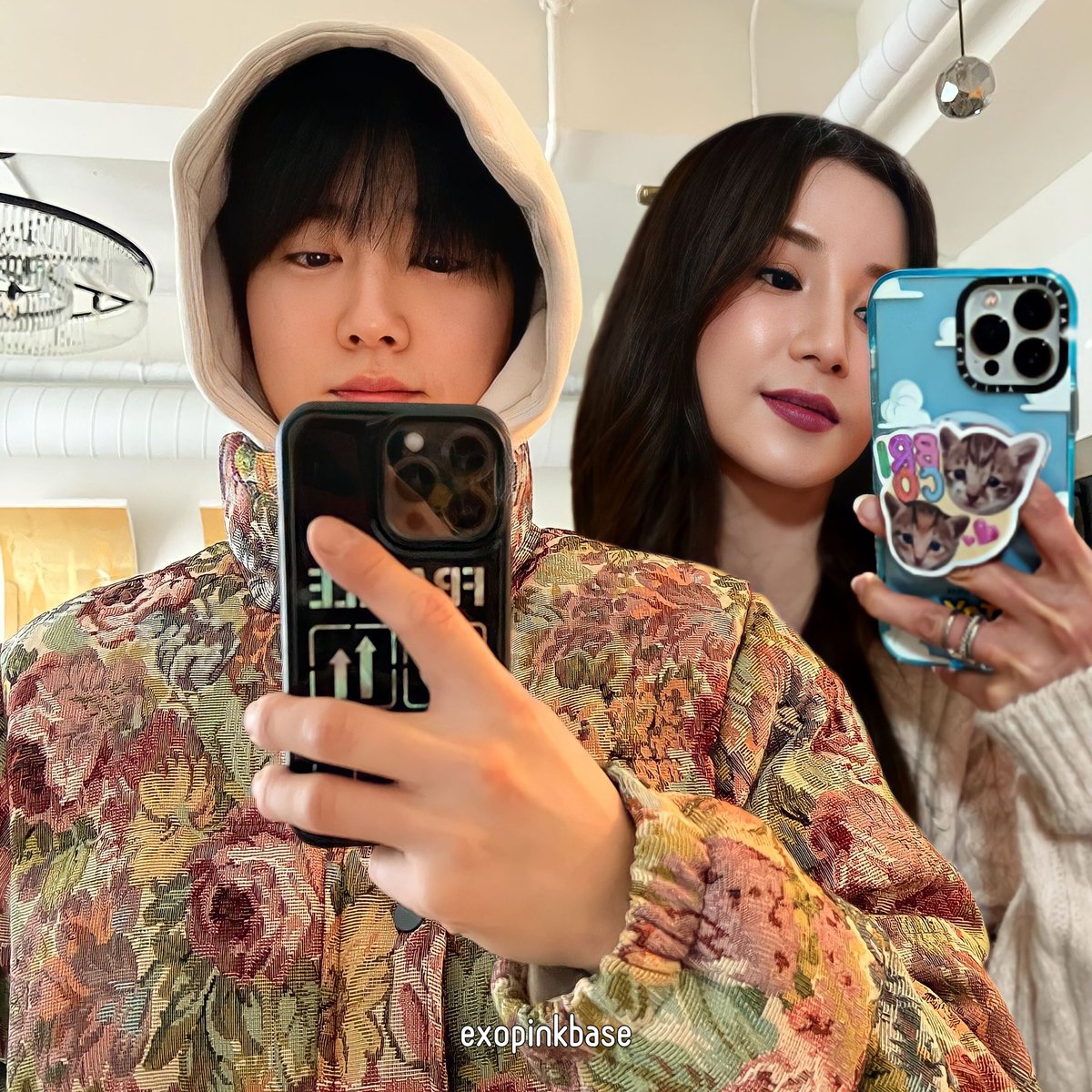 EXOPINKBASE's tweet photo. #surong mirror selfie,
  ‘‘ #exopink ’’ https://t.co/Lt6D0R9PYr