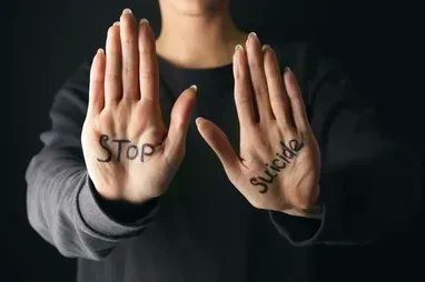 cptsdfoundation's tweet photo. Every eleven minutes, someone dies by suicide in the United States. Suicide, pre-COVID, was the tenth leading cause of death in the U.S. 
This article is dedicated to everyone we've lost to suicide and their loved ones dealing with the pain. https://t.co/HJmeW7Ftq5 https://t.co/Pv0MsXfMOT