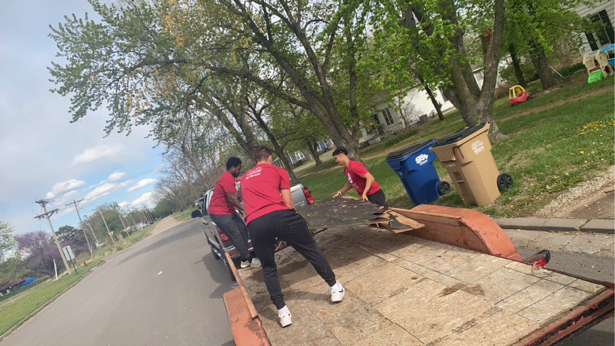 PorcheCoach's tweet photo. TeamWork makes the DreamWork #LoveSterling #SWORDSUP #WarriorFootball #SterlingCollege https://t.co/FE9zLys1wu
