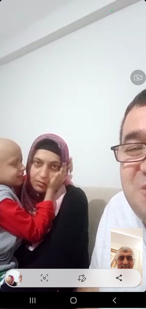 gergerliogluof's tweet photo. Bu bayram mutlu bir çocuk aradı beni
Bilin bakalım bu kim?

Tanımadınızsa kopya vereyim :)

Çok tatlı bir çocuk, yüzü gülüyor hem de çok güzel gülüyor, annesinin kucağından inmiyor, ondan bir daha hiç ayrılmak istemiyor, annesini öpücük yağmuruna tutuyor.

Bildiniz:)

Yusuf Kerim https://t.co/D7WdoczTlN