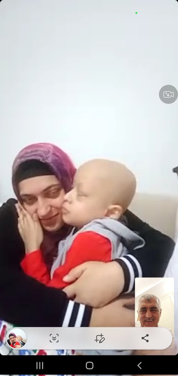 gergerliogluof's tweet photo. Bu bayram mutlu bir çocuk aradı beni
Bilin bakalım bu kim?

Tanımadınızsa kopya vereyim :)

Çok tatlı bir çocuk, yüzü gülüyor hem de çok güzel gülüyor, annesinin kucağından inmiyor, ondan bir daha hiç ayrılmak istemiyor, annesini öpücük yağmuruna tutuyor.

Bildiniz:)

Yusuf Kerim https://t.co/D7WdoczTlN