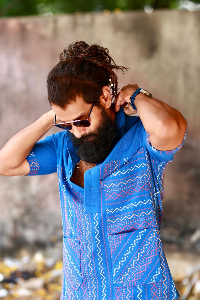 sureshkrishan8's tweet photo. Style king @chiyaan 😎
#PsTour #ChiyaanVikram #PonniyinSelvan2 ❤️🔥 https://t.co/NQvBFFUFAE