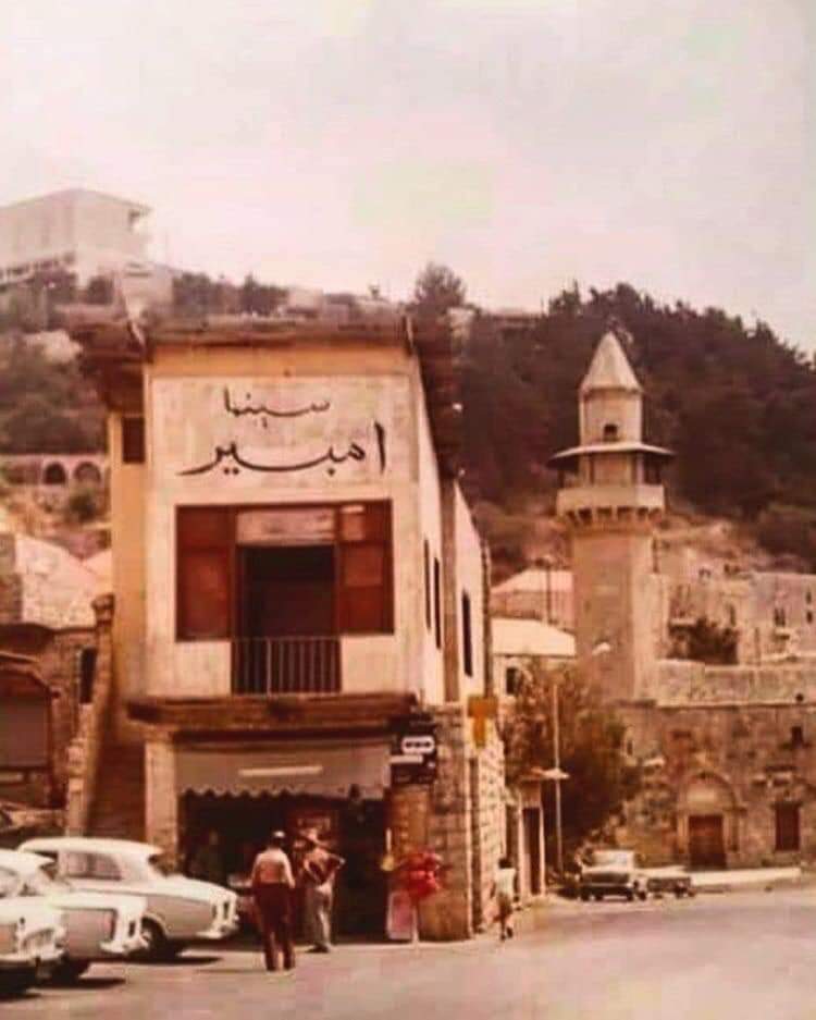 ImadSalamoun's tweet photo. Deir El Kamar
Cinéma Empire 1972
Source: Paola Daher https://t.co/GcD406lSrm