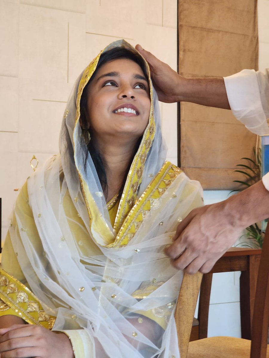 papatouqeer's tweet photo. EID Mubarak aap sabhi ko, allah aap sabko hamesha khush rakhe... aameen🤲❤️🤲 https://t.co/jv1Ldvcn4n