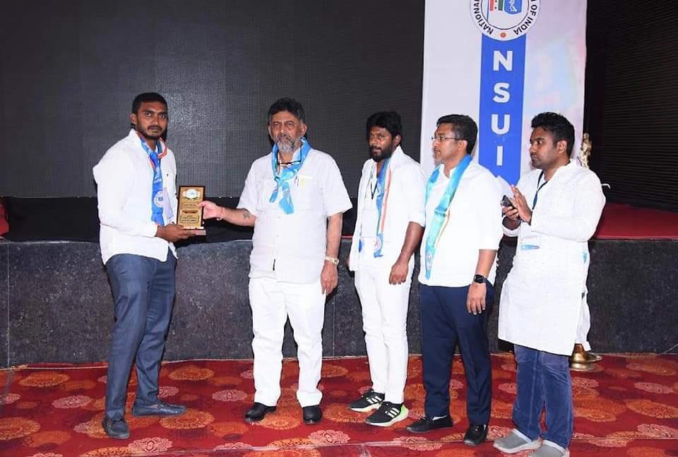 KirthiGanesh1's tweet photo. Wishing NSUI Karnataka Vice President Maruthi a very Happy Birthday. May god bless you with good health and happiness. 💐 https://t.co/G7jb66VQsF