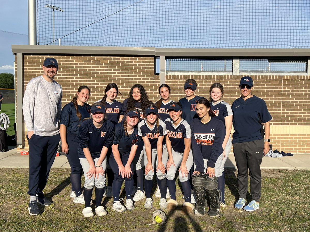 WHSoftball's tweet photo. Our JV team wrapped up their season tonight with another W!! They went undefeated in district play, 14-3 overall!! Congrats ladies 🧡💙🥎 #TogetherWeRise https://t.co/wbnHSG5f1U