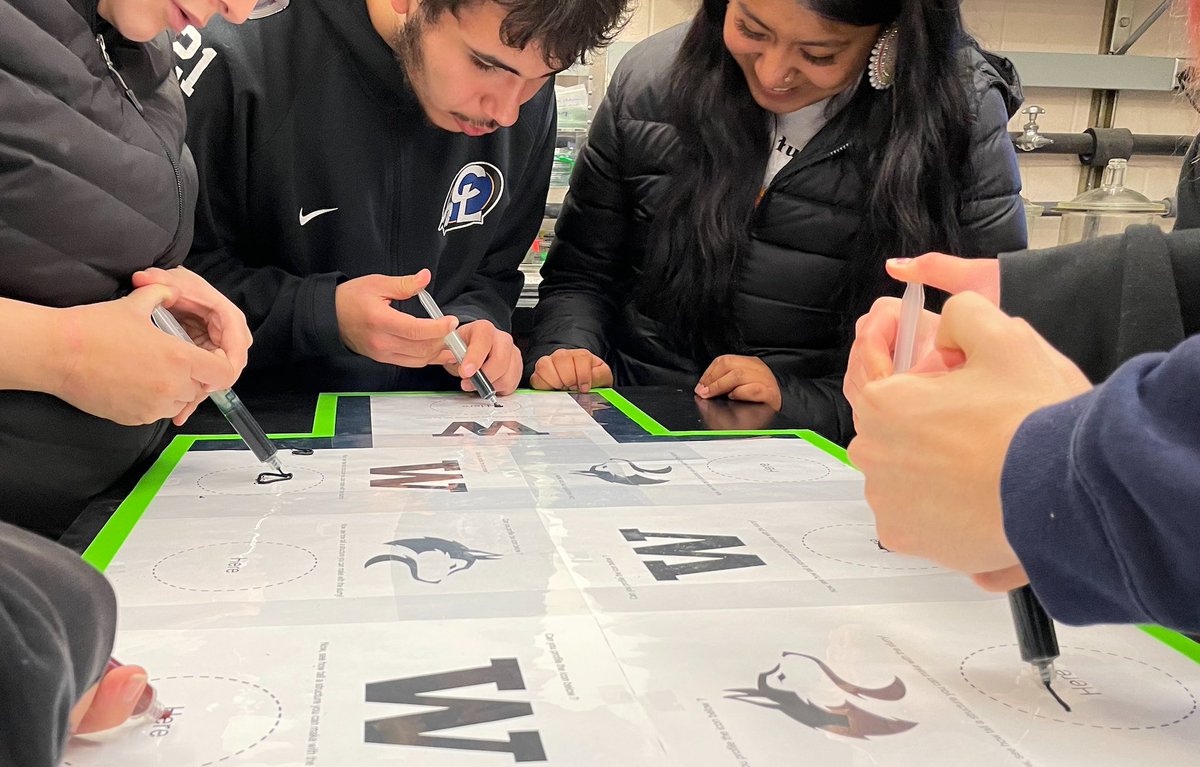ERoumeli's tweet photo. #Earthweek celebrations were fun! 4/18 we joined @uwcse's computing 4 the #environment symposium. 4/20 we welcomed 10th graders to our lab &amp; celebrated what we do with #AmazingAlgae in our lab  #bioplastics (sneaked in some of our fav bacteria too there) #CCEW @AmerChemSociety https://t.co/YQV65q44nD