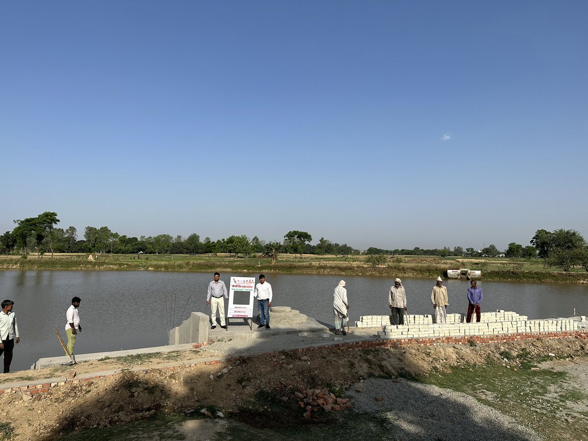 rpsinghspc's tweet photo. पृथ्वी दिवस के सुअवसर पर अमृत सरोवर कस्बा कोटरा, विकास खंड कोतवाली, जनपद बिजनौर। सेल्फी विद अमृत सरोवर अभियान में मैंने अपनी सेल्फी ली आप भी आएं और अपनी सेल्फी ले।
#SelfieWithAmritSarover
@narendramodi @myogiadityanath @girirajsinghbjp @kpmaurya1 @CdoBijnor @dmbijnor https://t.co/uMeuKRmcOm