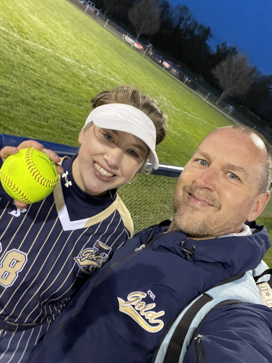 We finally got to wear our new pinstripe uniforms tonight, these are awesome! Congratulations <a href="/r_l_u_4/">Rachael Uecker</a> on you big 💣 tonight!