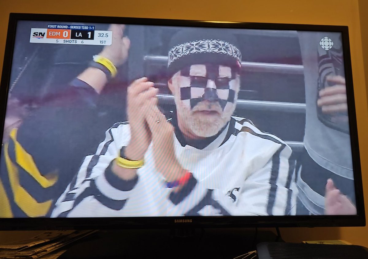 theAyesh's tweet photo. Best face painter of all time with respect to Puddy 😄👌🏽 #LetsGoOilers #NHLPlayoffs #WillFerrell https://t.co/Na9wLdQmgZ