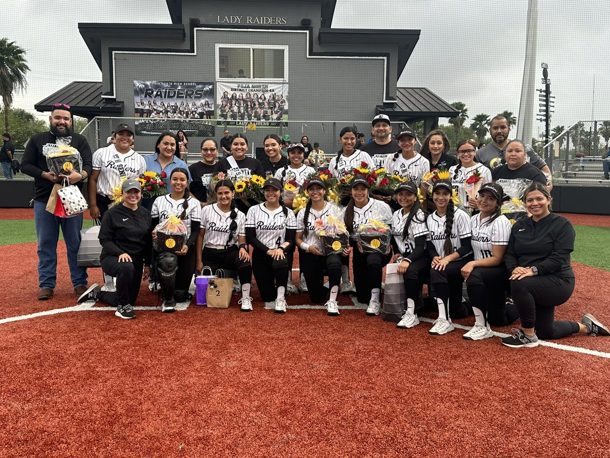 NorthRaiderSB_'s tweet photo. 🖤2023 Senior Night!🤍 congratulations to these beautiful young ladies for being apart of our Lady Raider Softball Program! We are proud of all that you’ve accomplished, and are excited to see what the future holds for y’all! 🤩💕 @North_Raiders_A @PSJANORTHECHS @PSJAAthletics https://t.co/CtbDeGB5RG