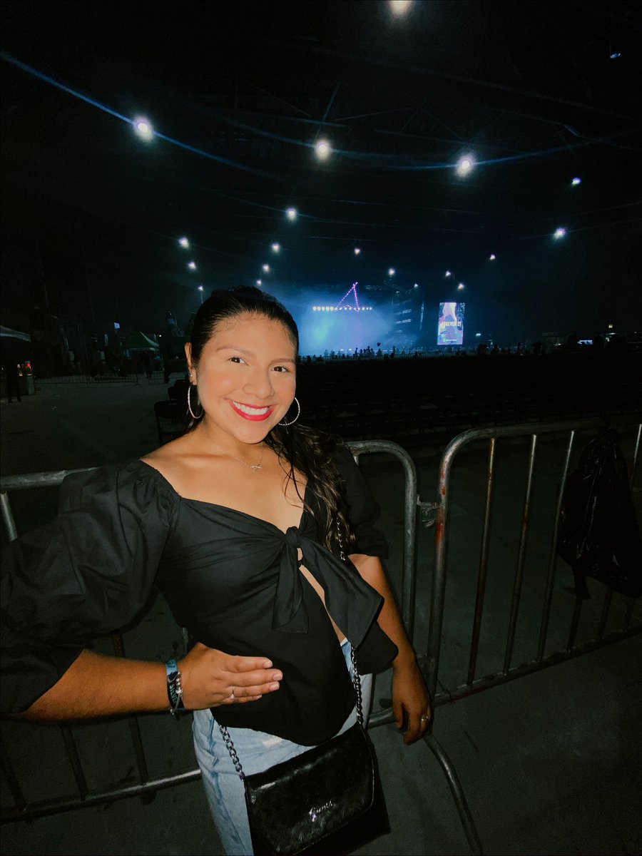 Aracc01's tweet photo. De Adentro Pa afuera Tour🥰⛺️ Por mas conciertos a tu lado❤️🇵🇦 https://t.co/CU64VBsjND