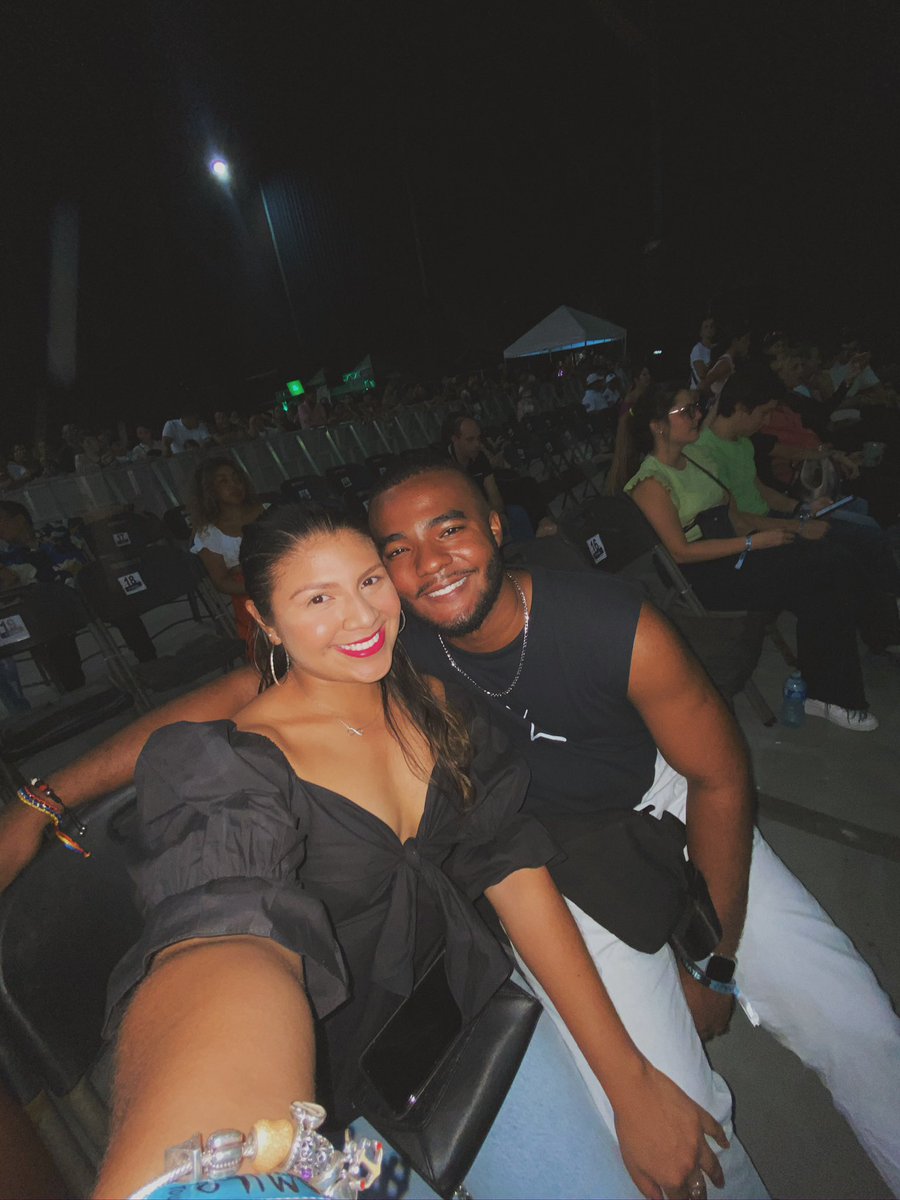 Aracc01's tweet photo. De Adentro Pa afuera Tour🥰⛺️ Por mas conciertos a tu lado❤️🇵🇦 https://t.co/CU64VBsjND