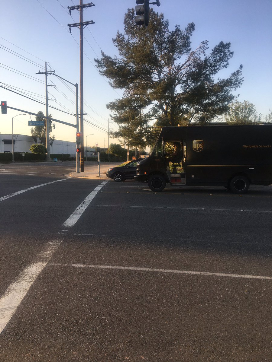 Anaheim feeder doing intersection observations on a very beautiful day. Very proud to see that all of our drivers are being safe out there AGKLM.@UPSJPipkin @divine2wincom @UPSCERCAsafety