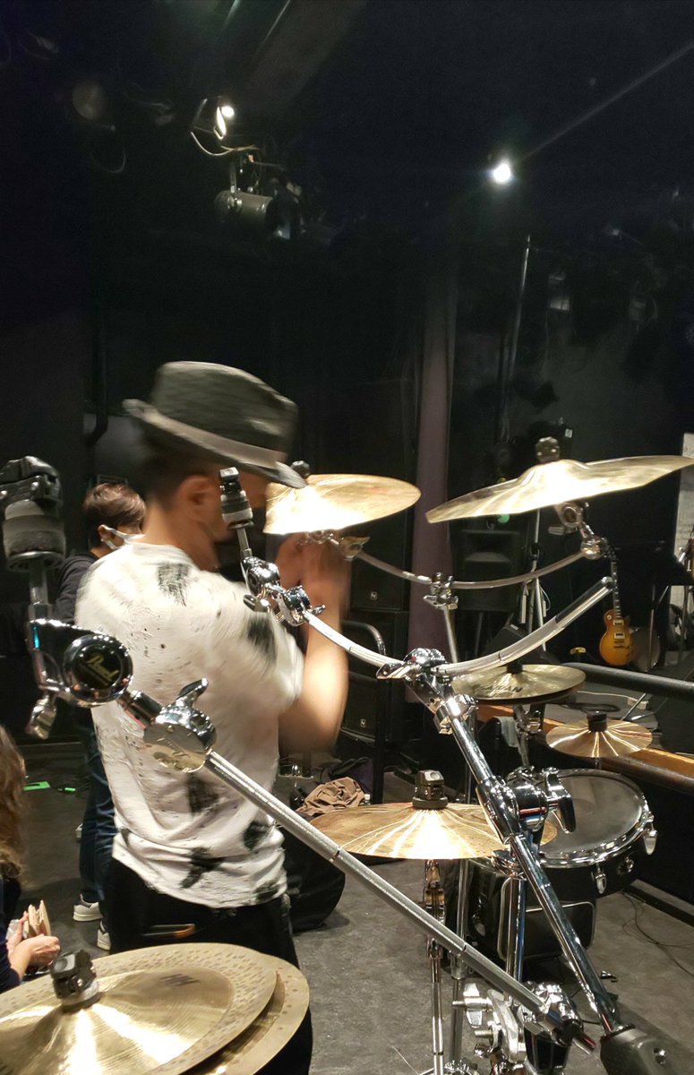 _StillRocks_'s tweet photo. リハ始まりました！
対バンさん皆上手くて
カッコイイです😆💕
小岩オルフェウス
本日激アツです

ヒゲはセッティング中✨
ケコ＆テル＆シ���は
見守り中✌

#小岩オルフェウス #AnythingAllrightFestival #小岩 #新小岩  #おやじバンド #オルフェウス  #オリジナルメタルバンド #HM #ROCK  #女性Vo https://t.co/o4vYCwhAEB