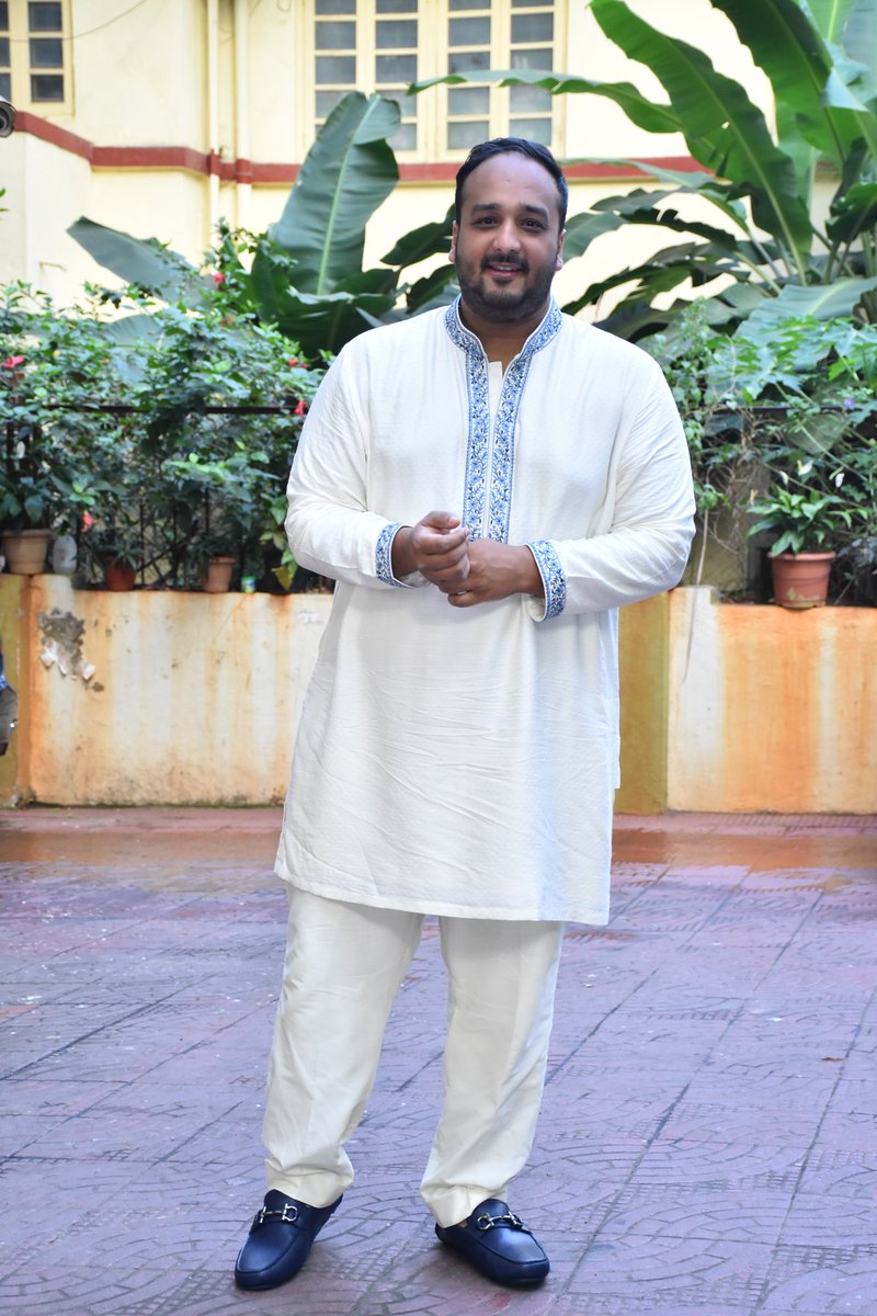 zeeshanBabaS's tweet photo. #EidMubarak 🤗 https://t.co/JSaOGgWKkm